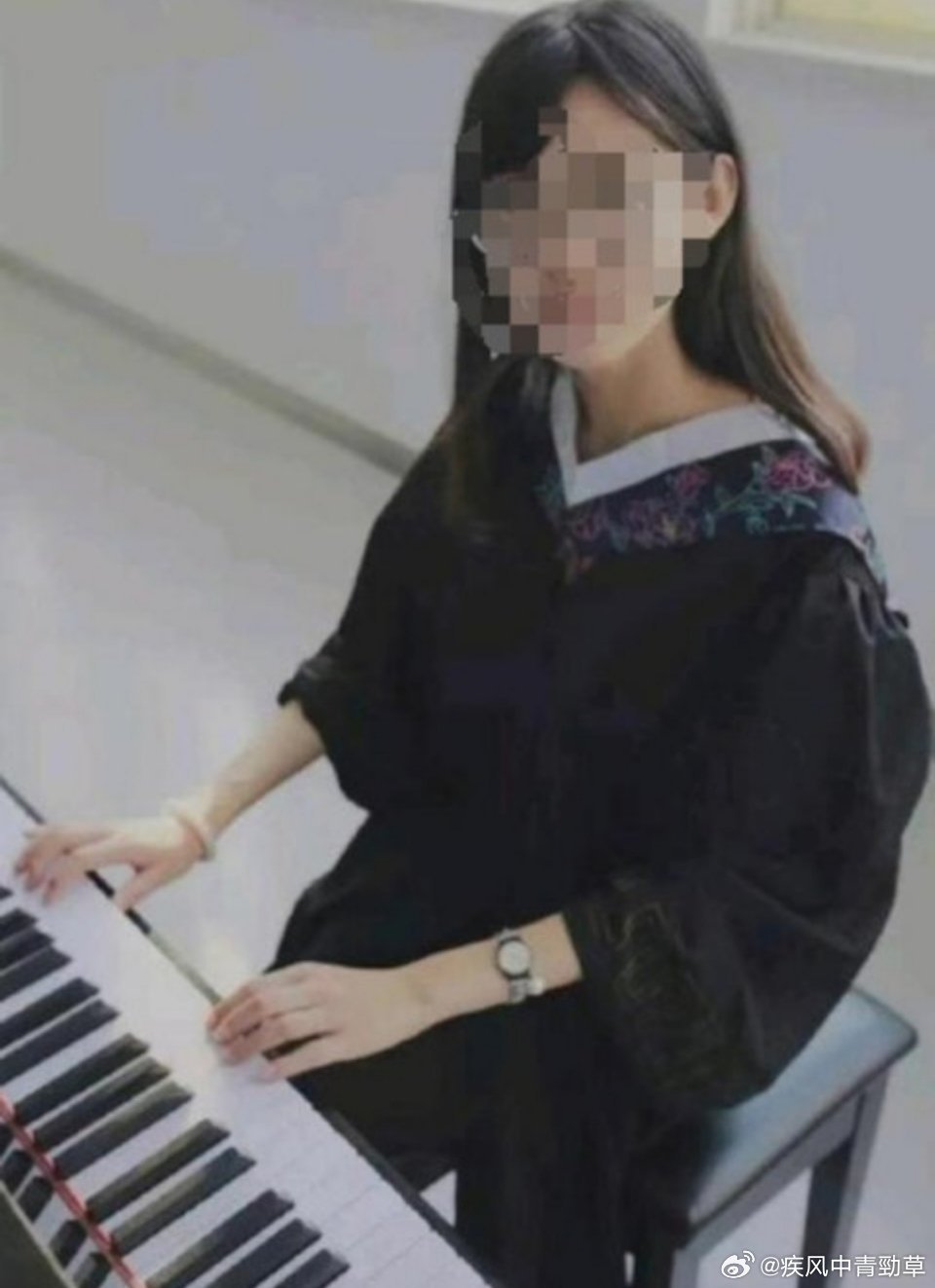 女教师疑出轨学生遭停职，伦理、法律与专业责任的碰撞