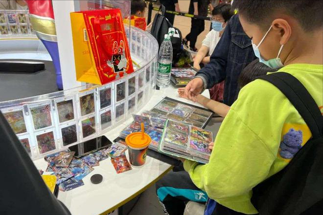 多地存在中小学生买卡牌乱象，多地存在中小学生买卡牌乱象