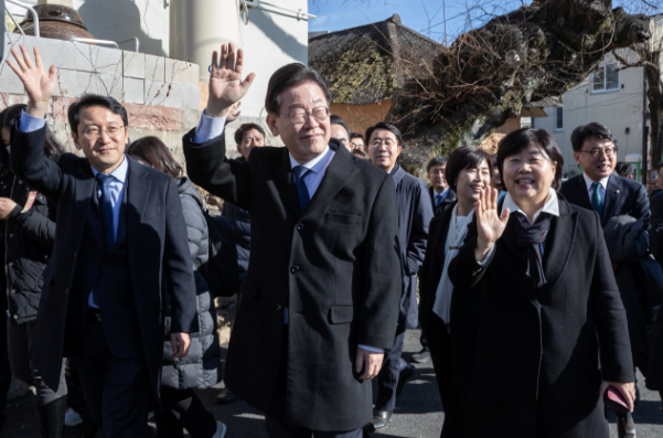 韩国最大在野党要求尹锡悦立即下台，韩国最大在野党要求尹锡悦立即下台