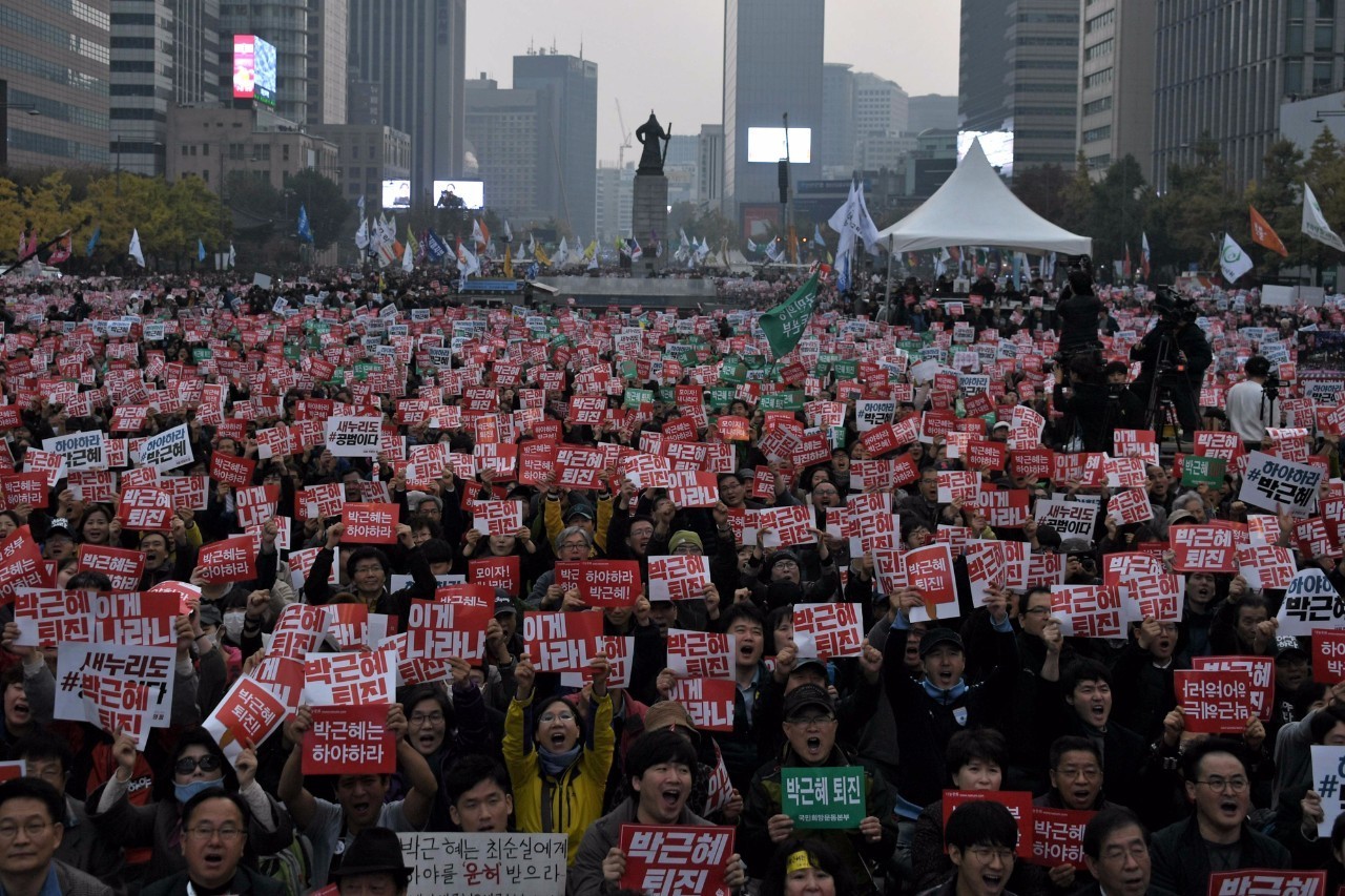 韩国首尔爆发示威游行，韩国首尔爆发示威游行