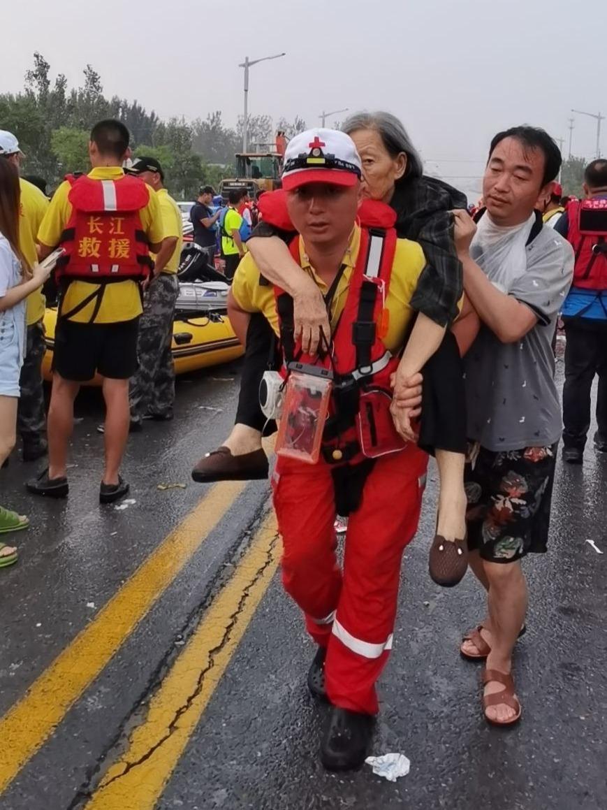 救援队长收取巨额后消失，一家六口遭遇悲剧真相揭秘