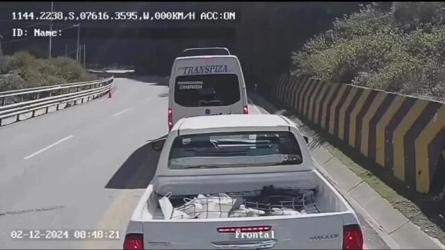 秘鲁天降巨石砸车 3名中国人遇难，秘鲁天降巨石砸车 三名中国人遇害