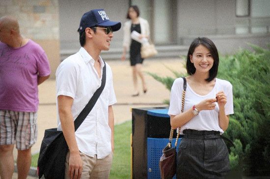 高圆圆背后拥抱赵又廷贴贴好甜，高圆圆与赵又廷甜蜜拥抱