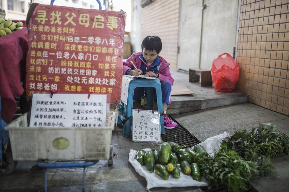 跨越文化与地域的亲情牵绊，女子远嫁日本失联，老母卖菜攒路费的故事