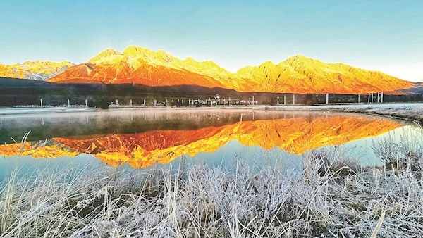 北京门头沟日照金山奇观