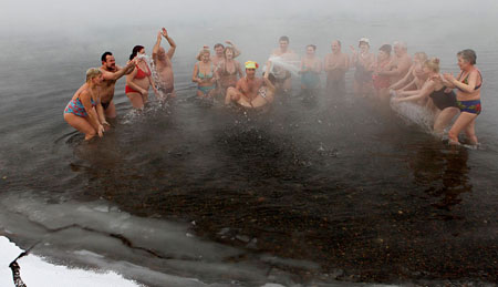 俄3人零界点生还，在-24℃山中待3天